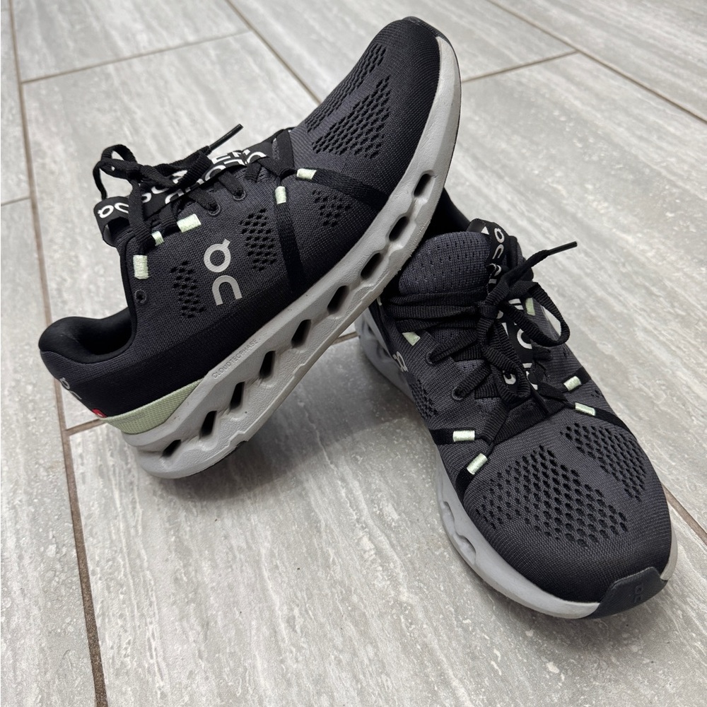On Running Cloudsurfer women’s 9 Like new!